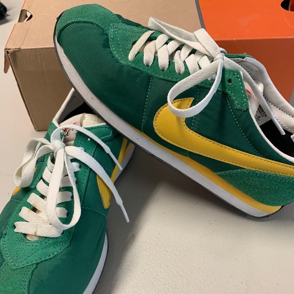 mens nike waffle trainers